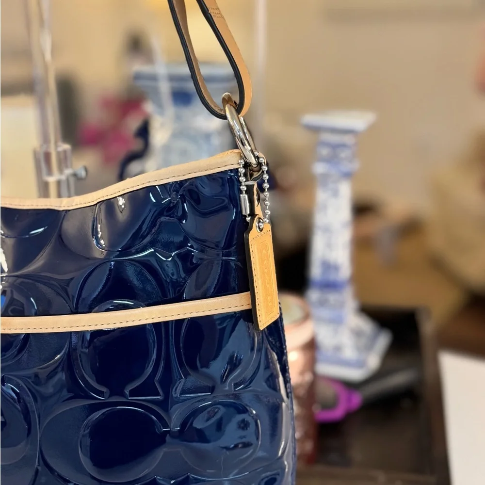 ๐๐ NWT COACH PEYTON NAVY PATIENT LEATHER BAG! - Picture 2 of 13